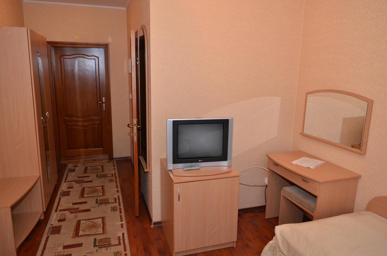 Hotel Serpanok Tyachiv Exterior foto